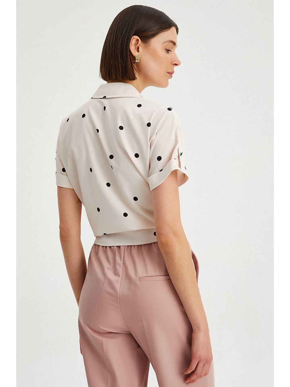 Bej Kadın Gömlek Yaka Puantiyeli Bağlama Detaylı Apoletli Gömlek-4