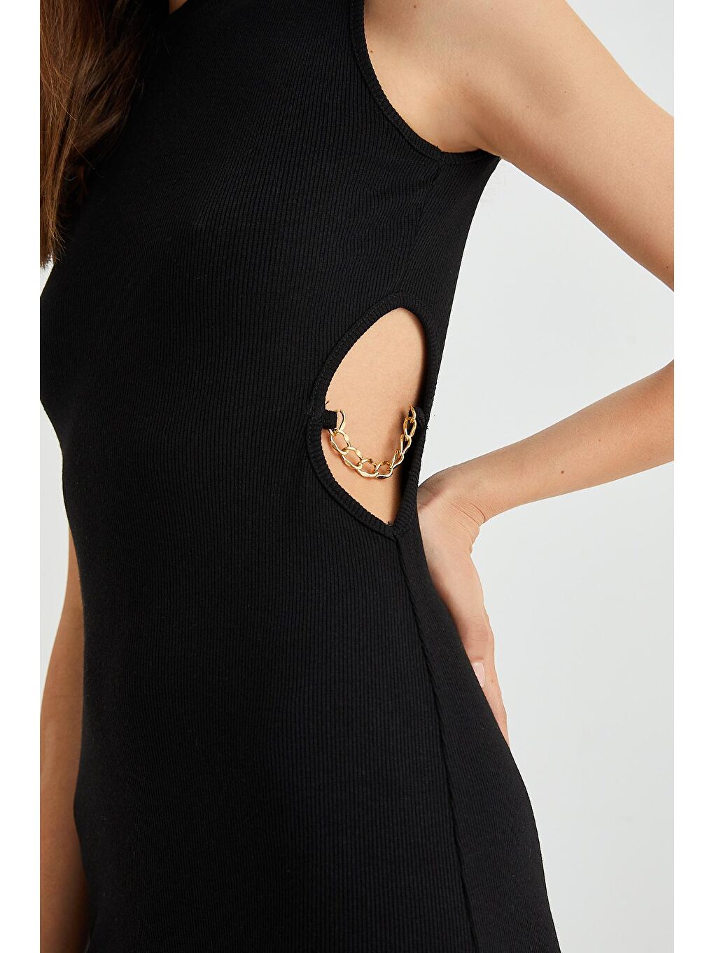 Siyah Kadın Zincir Pencere Detaylı Kolsuz Örme Kalem Elbise-1