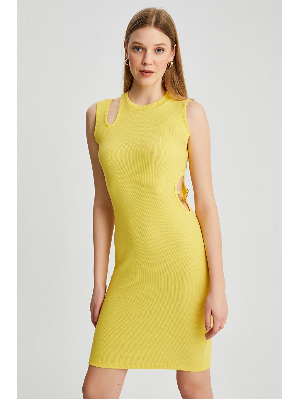 Sarı Kadın Zincir Pencere Detaylı Kolsuz Örme Kalem Elbise