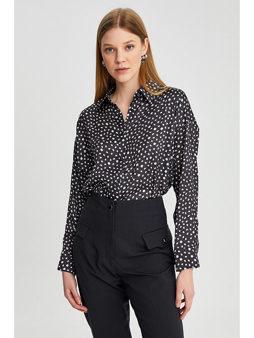 Siyah Kadın Baskılı Uzun Kol Puantiyeli Saten Gömlek