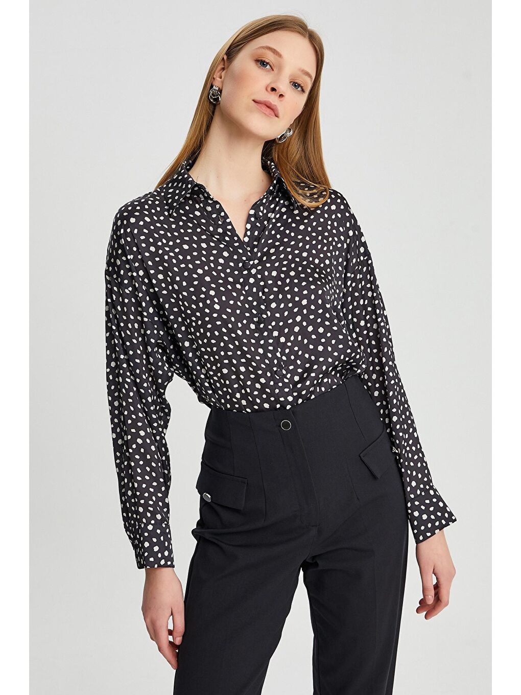Siyah Kadın Baskılı Uzun Kol Puantiyeli Saten Gömlek-2