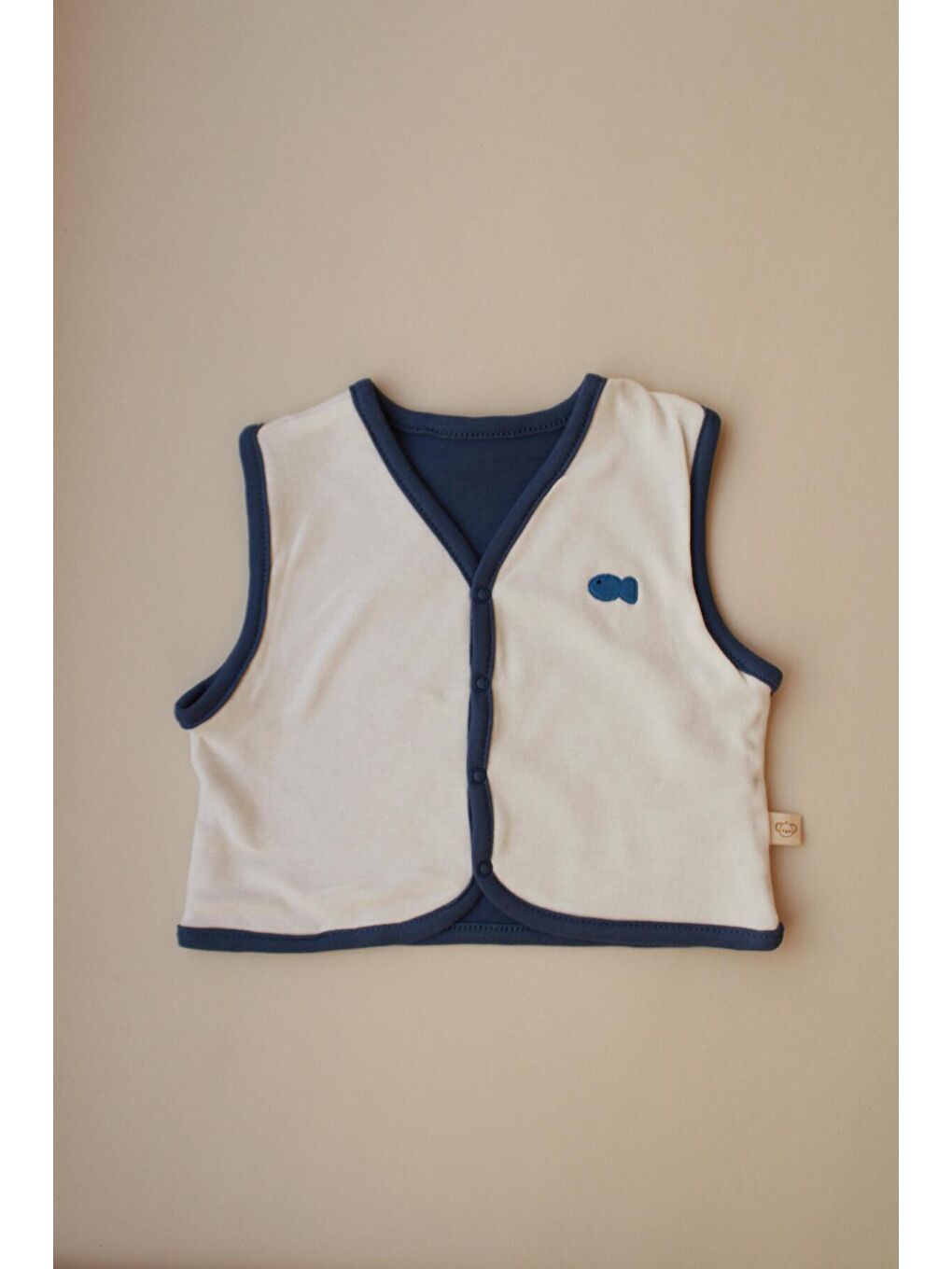 Ekru Balık Nakışlı Çift Taraflı Yelek-1