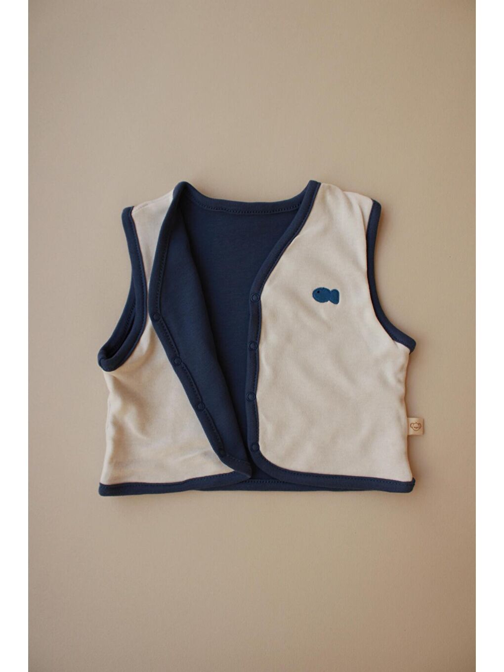 Ekru Balık Nakışlı Çift Taraflı Yelek-2