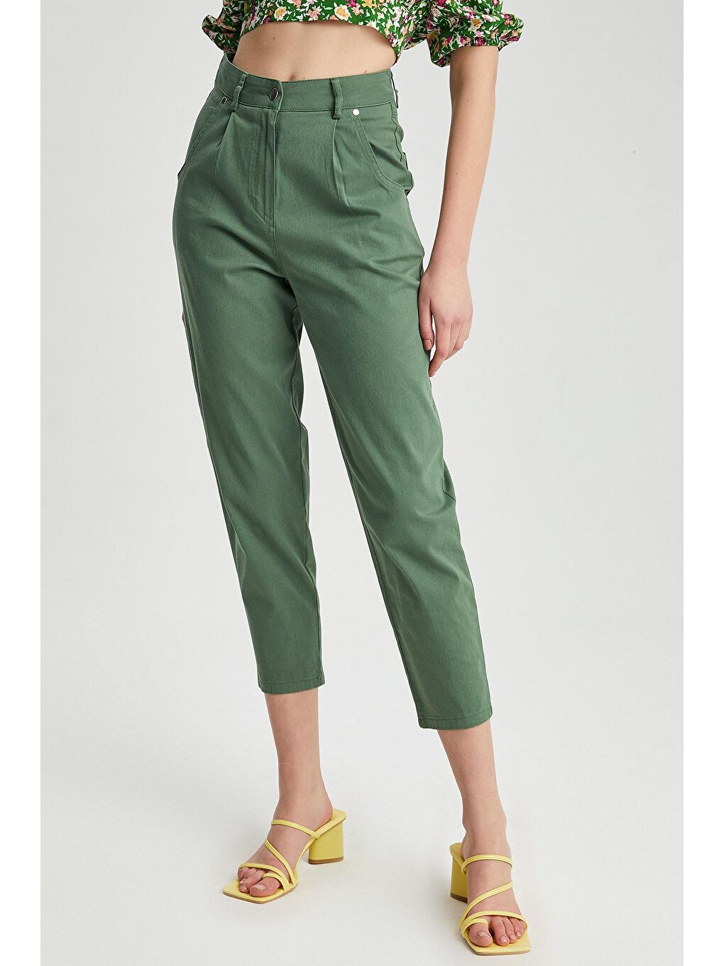 Yeşil Kadın Pile Detaylı Havuç Pantolon-3