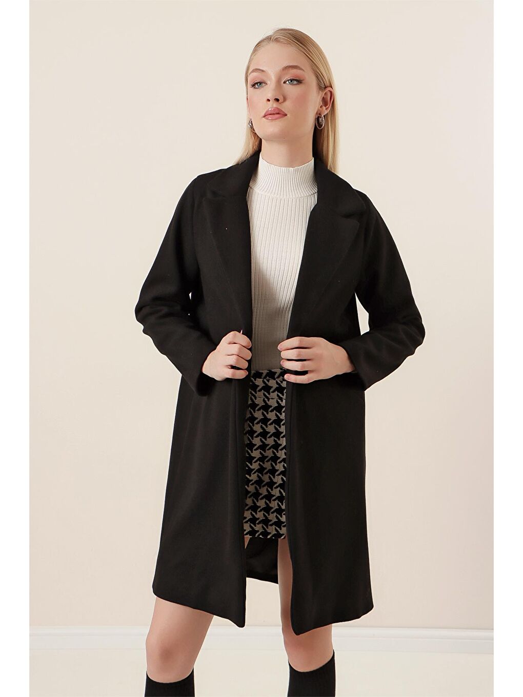 Siyah Tek Düğmeli Cepli Kaşe Kaban-2