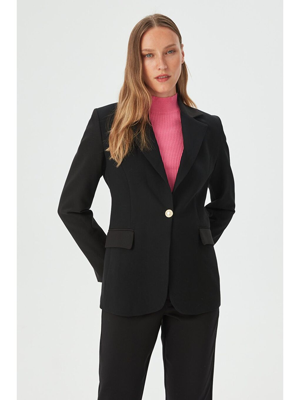 Kadın Siyah Tek Düğmeli Dar Kalıp Blazer Ceket
