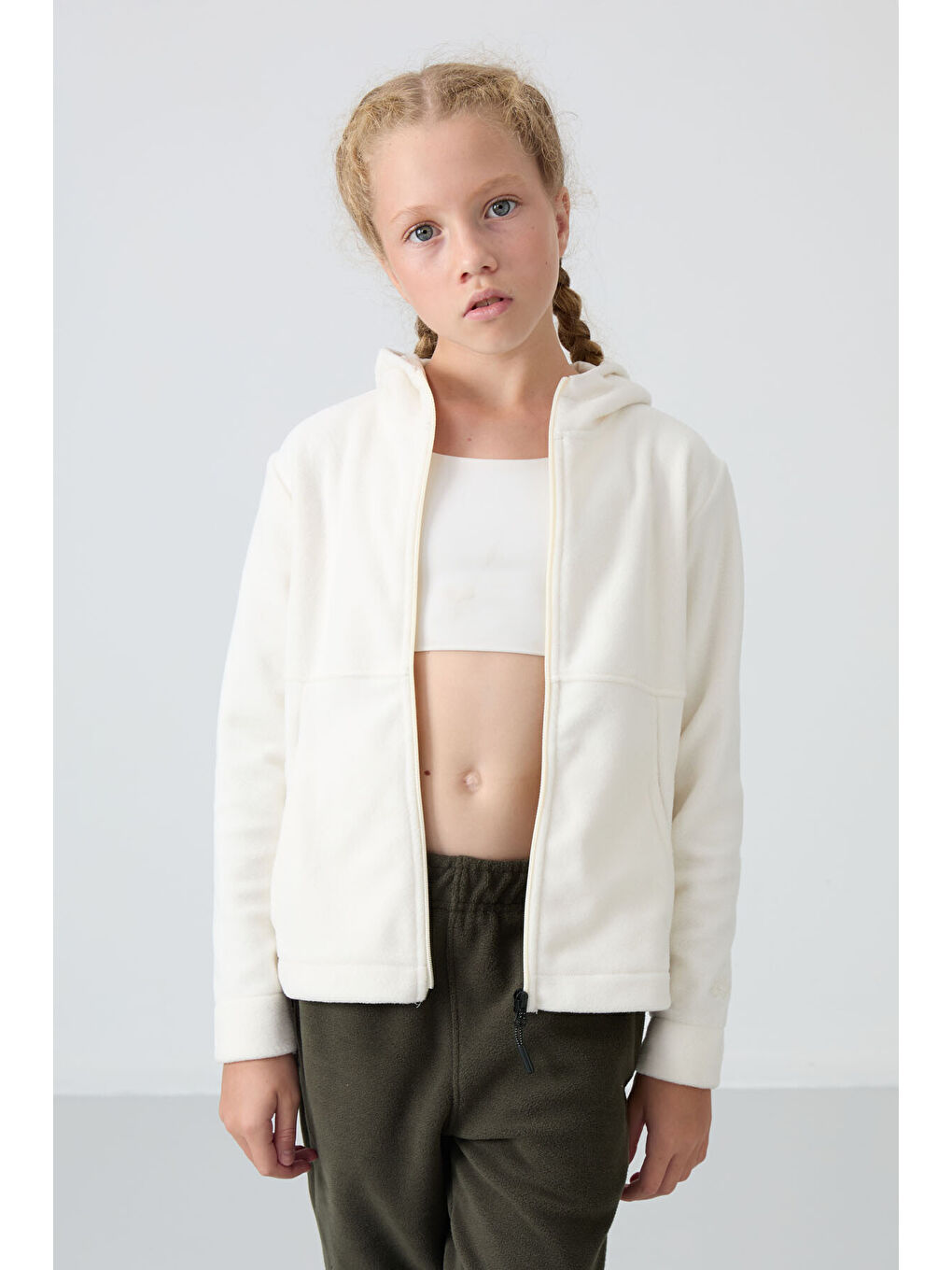 Ekru Kalın Yumuşak Dokulu Standart Fit Nakışlı Polar Kız Çocuk Sweatshirt - 75152-1