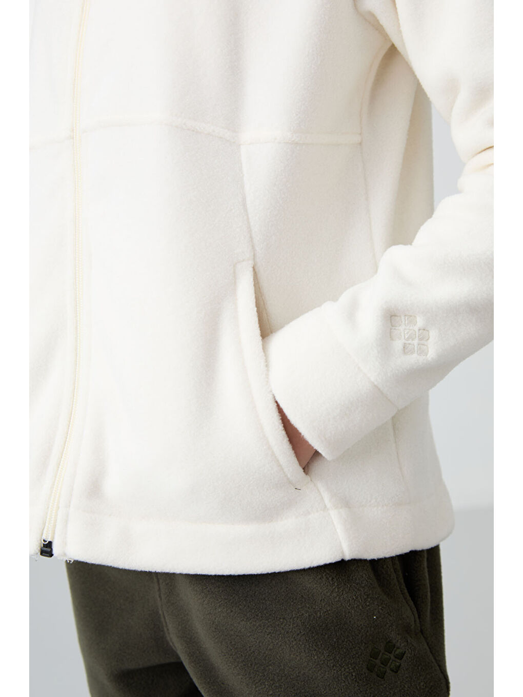 Ekru Kalın Yumuşak Dokulu Standart Fit Nakışlı Polar Kız Çocuk Sweatshirt - 75152-2