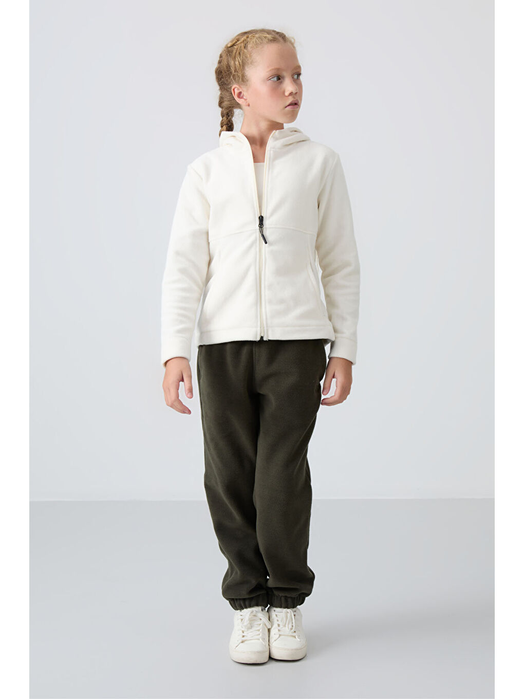 Ekru Kalın Yumuşak Dokulu Standart Fit Nakışlı Polar Kız Çocuk Sweatshirt - 75152-3