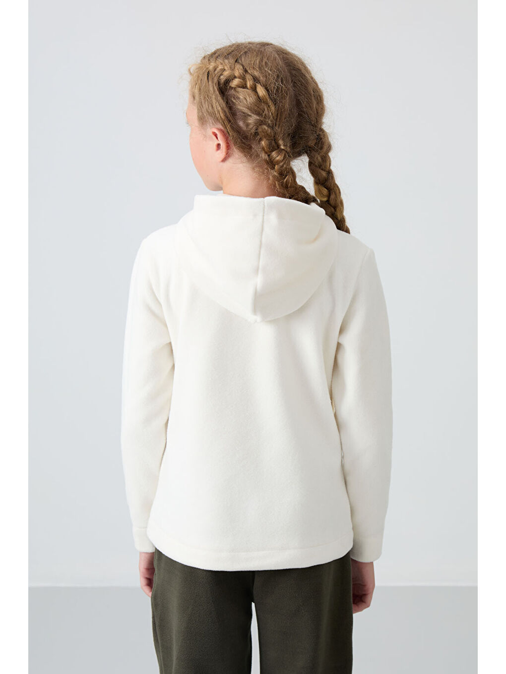 Ekru Kalın Yumuşak Dokulu Standart Fit Nakışlı Polar Kız Çocuk Sweatshirt - 75152-4