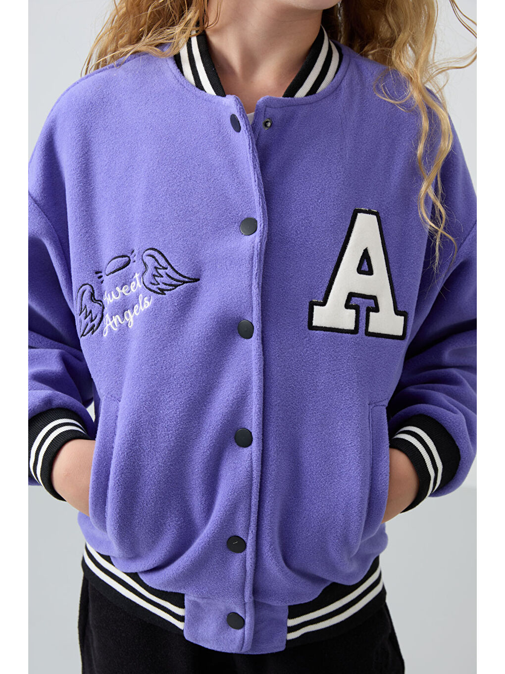 Mor Eflatun Kalın Yumuşak Dokulu Standart Fit Nakışlı Polar Kız Çocuk Kolej Ceket - 75156-1