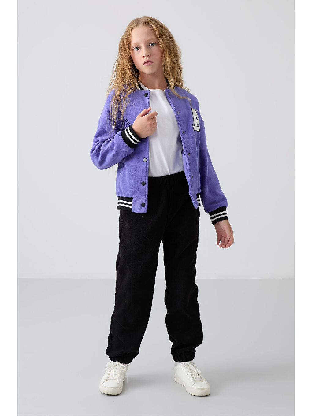 Mor Eflatun Kalın Yumuşak Dokulu Standart Fit Nakışlı Polar Kız Çocuk Kolej Ceket - 75156-2