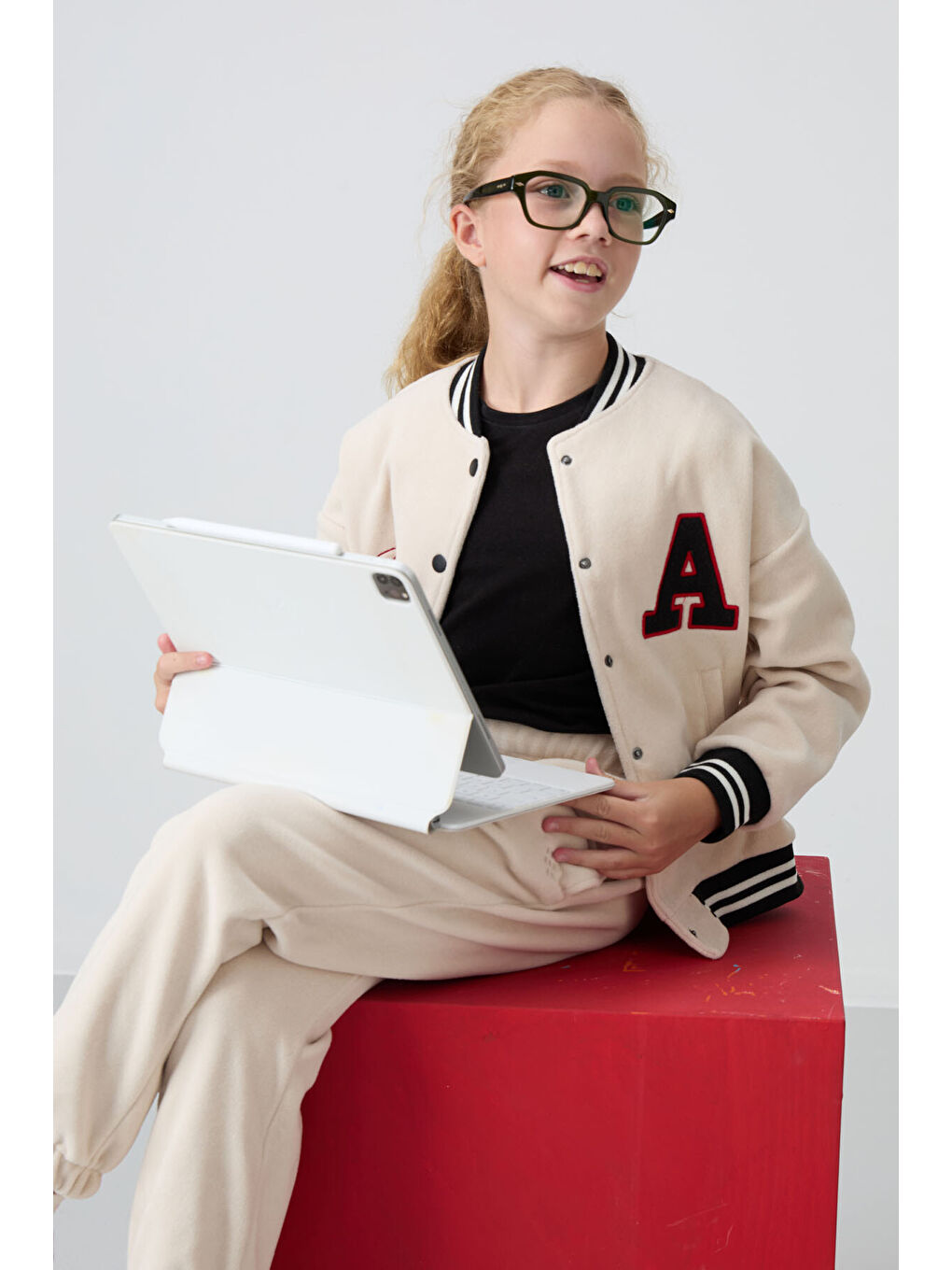 Bej Kalın Yumuşak Dokulu Standart Fit Nakışlı Polar Kız Çocuk Kolej Ceket - 75156-1