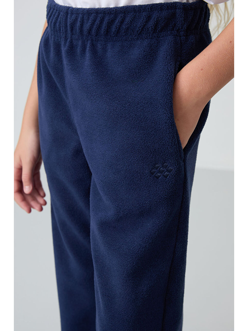 İndigo Kalın Yumuşak Dokulu Standart Fit Nakışlı Polar Kız Çocuk Eşofman Alt - 75155-2