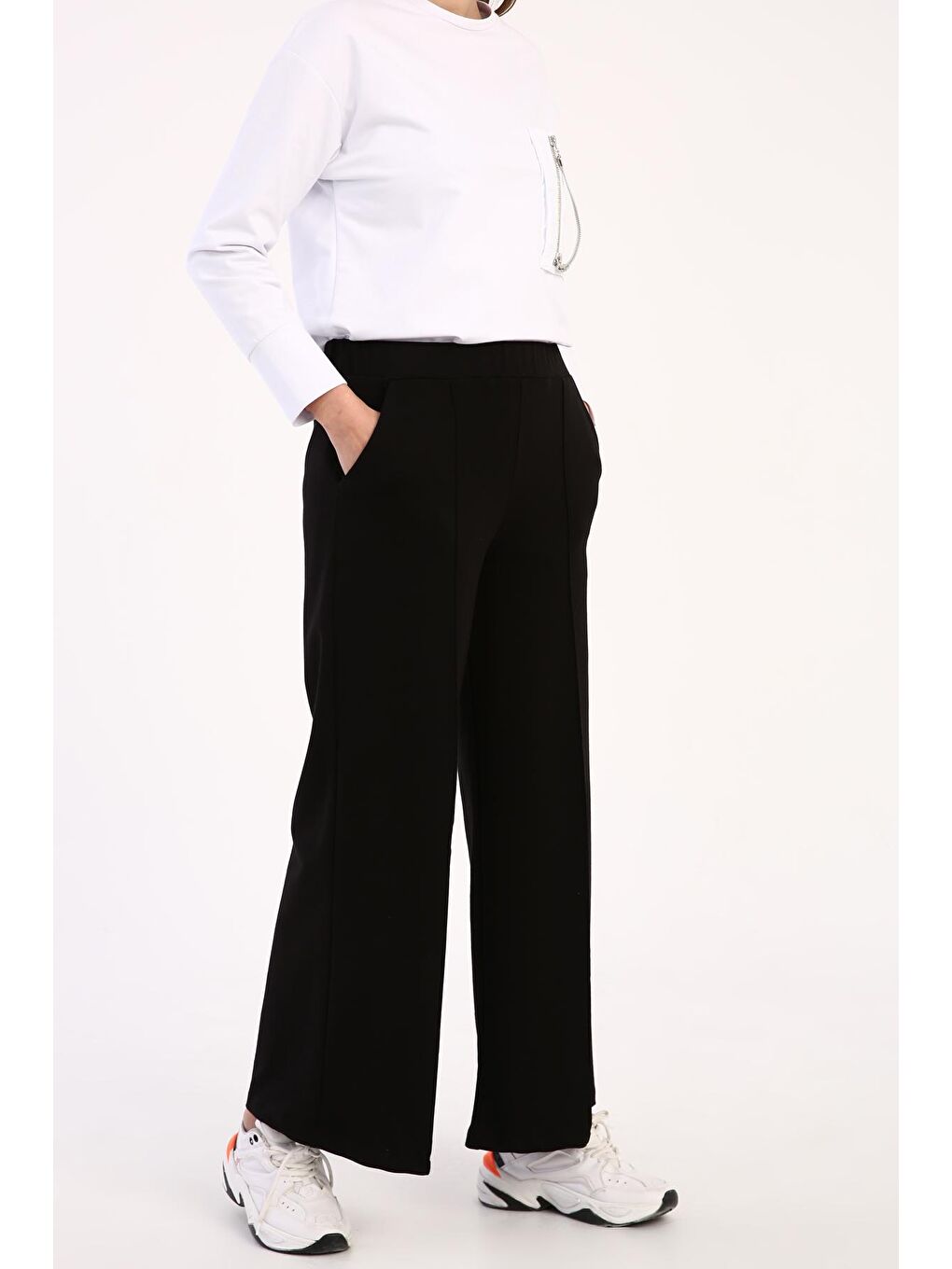 Siyah Çimalı Cepli Bol Paça Eşofman Altı-2