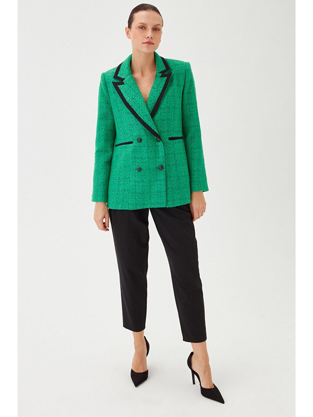 Kadın Siyah Beli Düğme Detaylı Pileli Kumaş Pantolon