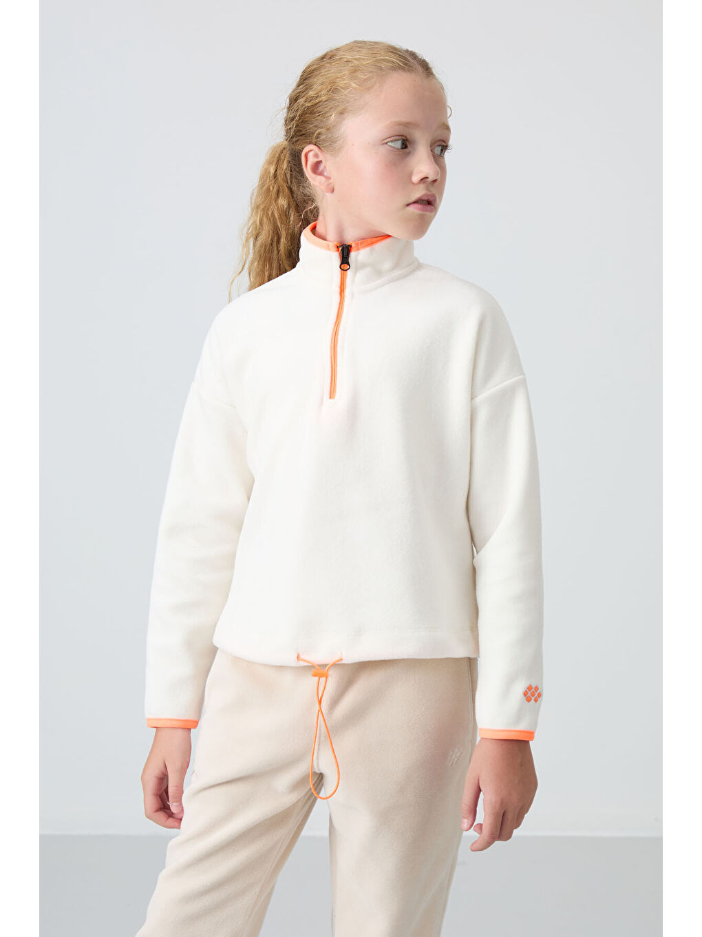 Ekru Kalın Yumuşak Dokulu Standart Fit Nakışlı Polar Kız Çocuk Sweatshirt - 75151