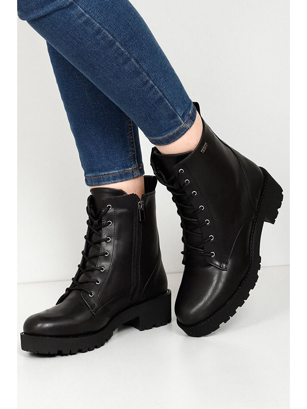 Siyah Yuvarlak Burun Kauçuk Taban Topuklu Fermuarlı Bağcıklı Postal Kadın Günlük Postal Bot 20499