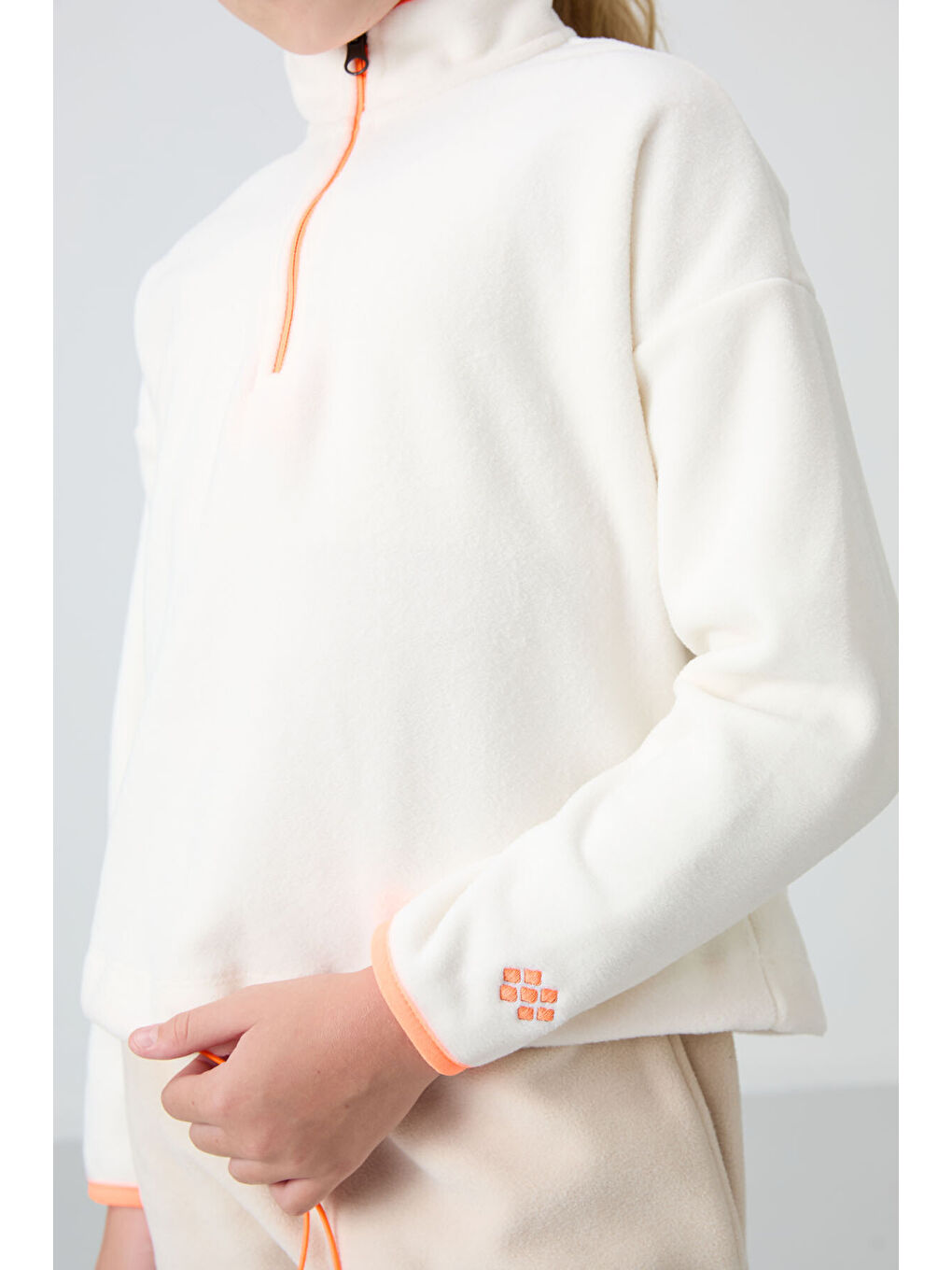 Ekru Kalın Yumuşak Dokulu Standart Fit Nakışlı Polar Kız Çocuk Sweatshirt - 75151-1