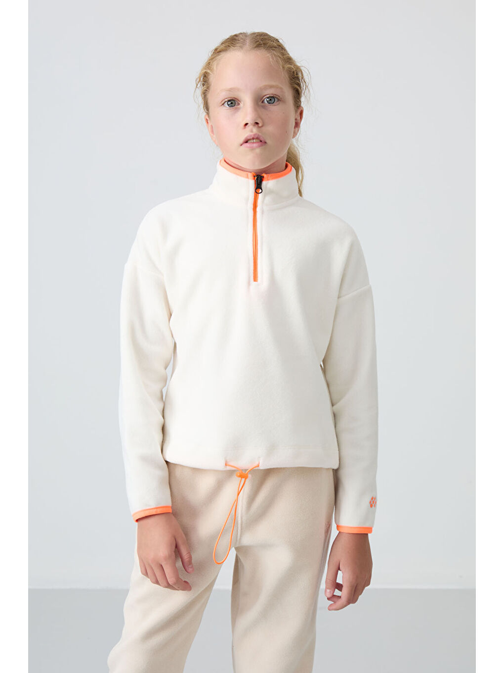 Ekru Kalın Yumuşak Dokulu Standart Fit Nakışlı Polar Kız Çocuk Sweatshirt - 75151-2