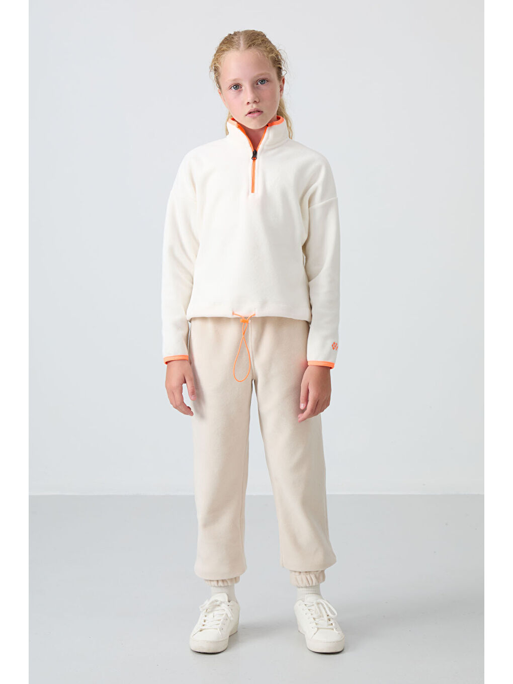 Ekru Kalın Yumuşak Dokulu Standart Fit Nakışlı Polar Kız Çocuk Sweatshirt - 75151-3