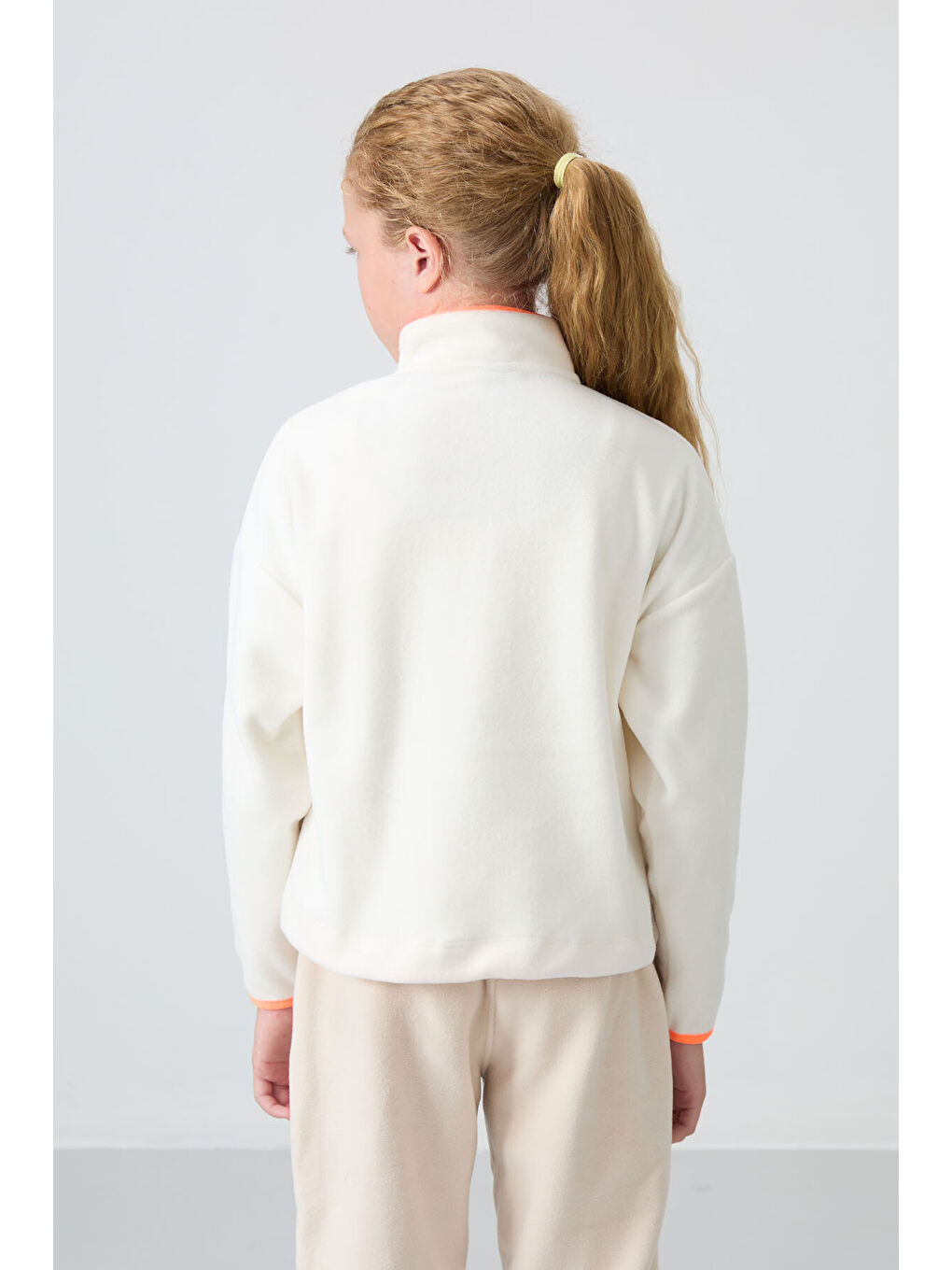 Ekru Kalın Yumuşak Dokulu Standart Fit Nakışlı Polar Kız Çocuk Sweatshirt - 75151-4