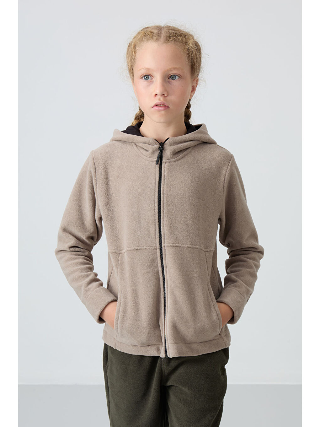 Koyu Bej Kalın Yumuşak Dokulu Standart Fit Nakışlı Polar Kız Çocuk Sweatshirt - 75152