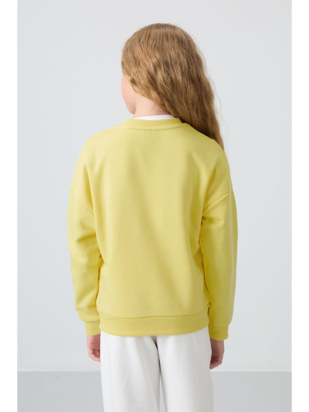 Sarı Pamuklu İçi Tüylü Yumuşak Dokulu Oversize Nakışlı Kız Çocuk Sweatshirt - 75150-4