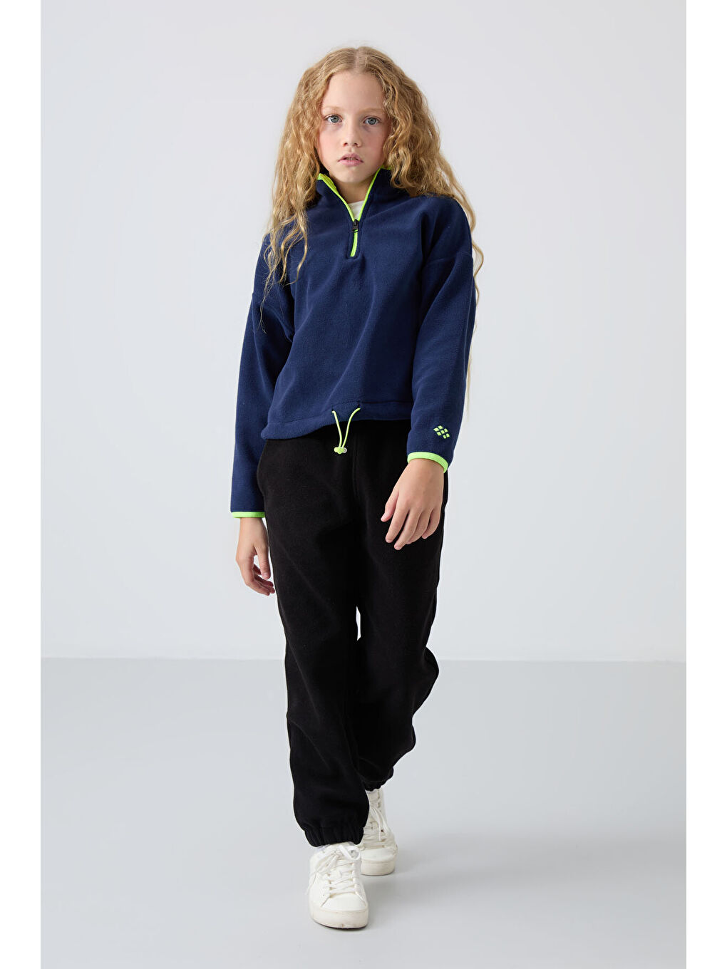 İndigo Kalın Yumuşak Dokulu Standart Fit Nakışlı Polar Kız Çocuk Sweatshirt - 75151-3