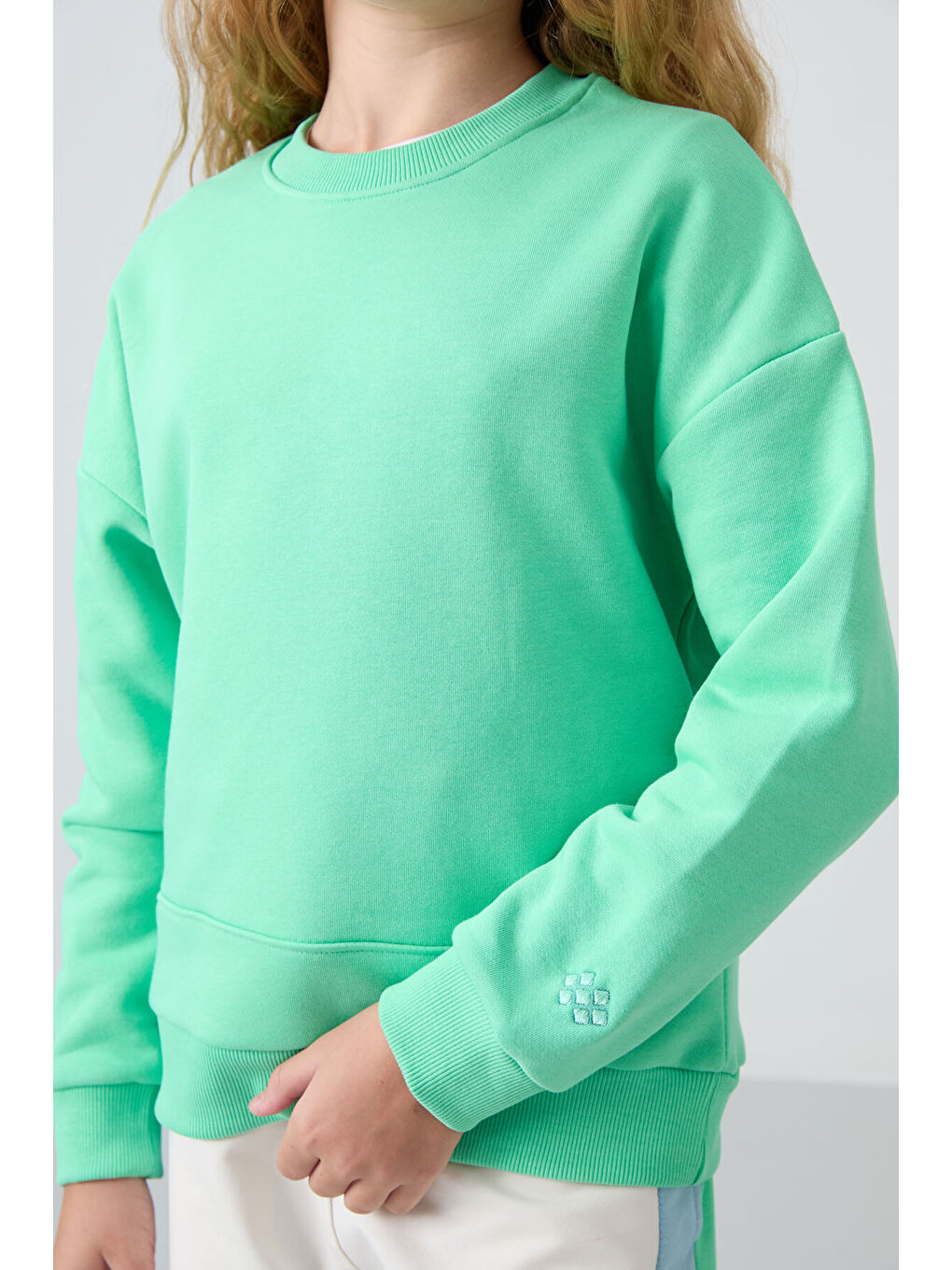 Turkuaz Su Yeşil Pamuklu İçi Tüylü Yumuşak Dokulu Oversize Nakışlı Kız Çocuk Sweatshirt - 75150-1