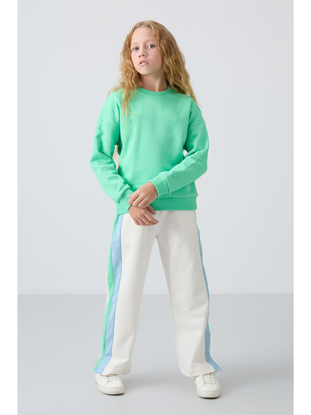 Turkuaz Su Yeşil Pamuklu İçi Tüylü Yumuşak Dokulu Oversize Nakışlı Kız Çocuk Sweatshirt - 75150-2