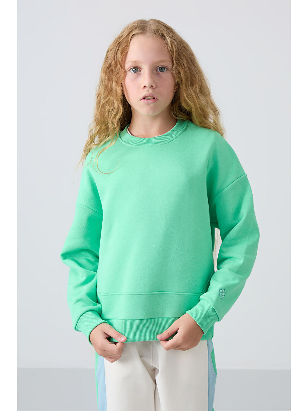 Turkuaz Su Yeşil Pamuklu İçi Tüylü Yumuşak Dokulu Oversize Nakışlı Kız Çocuk Sweatshirt - 75150-3