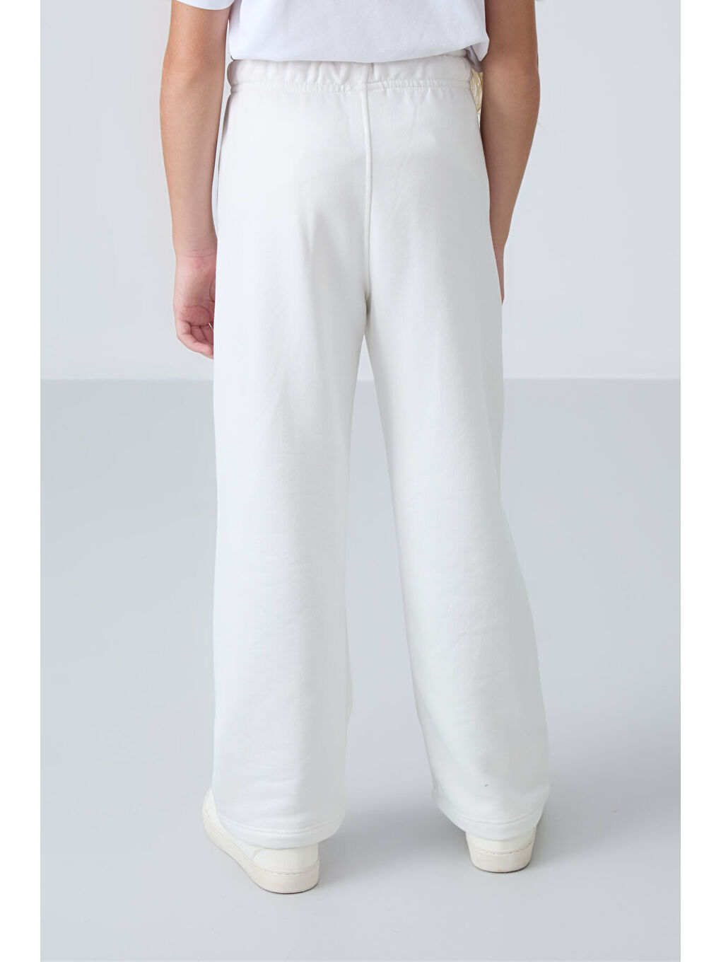 Ekru Pamuklu İçi Tüylü Yumuşak Dokulu Standart Fit Nakışlı Kız Çocuk Eşofman Alt - 75146-4