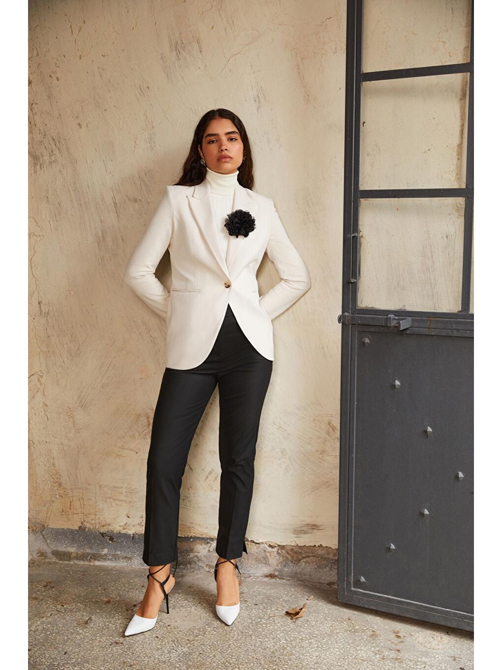 Kadın Ekru Dokulu Kumaş Slim Tek Düğmeli Blazer Ceket