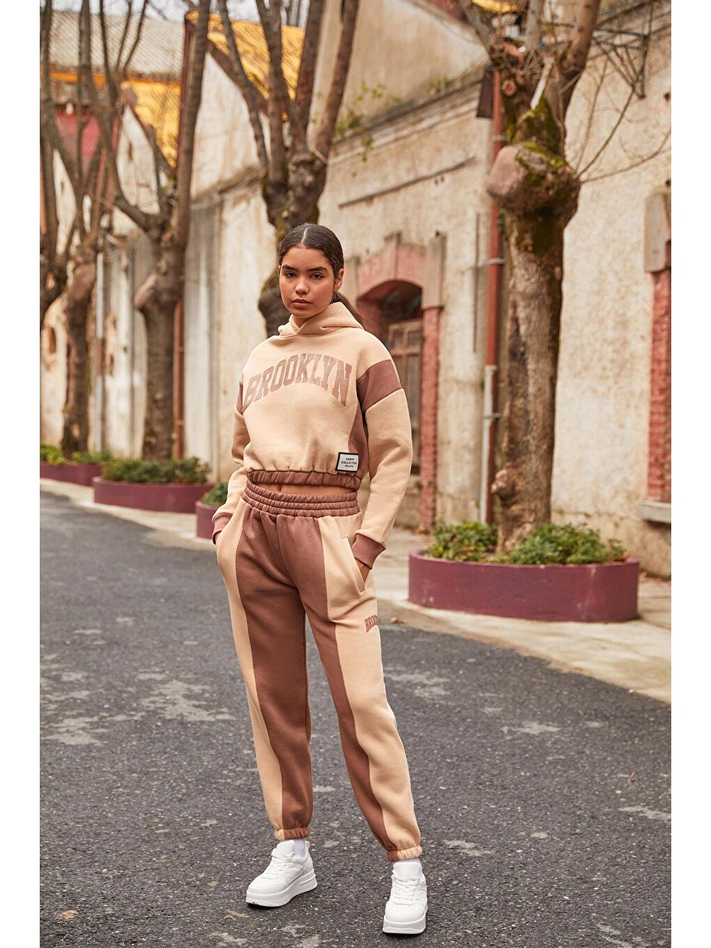 Bej Kadın Taş Kapüşonlu Baskı Detay Garnili Şardonlu Takım