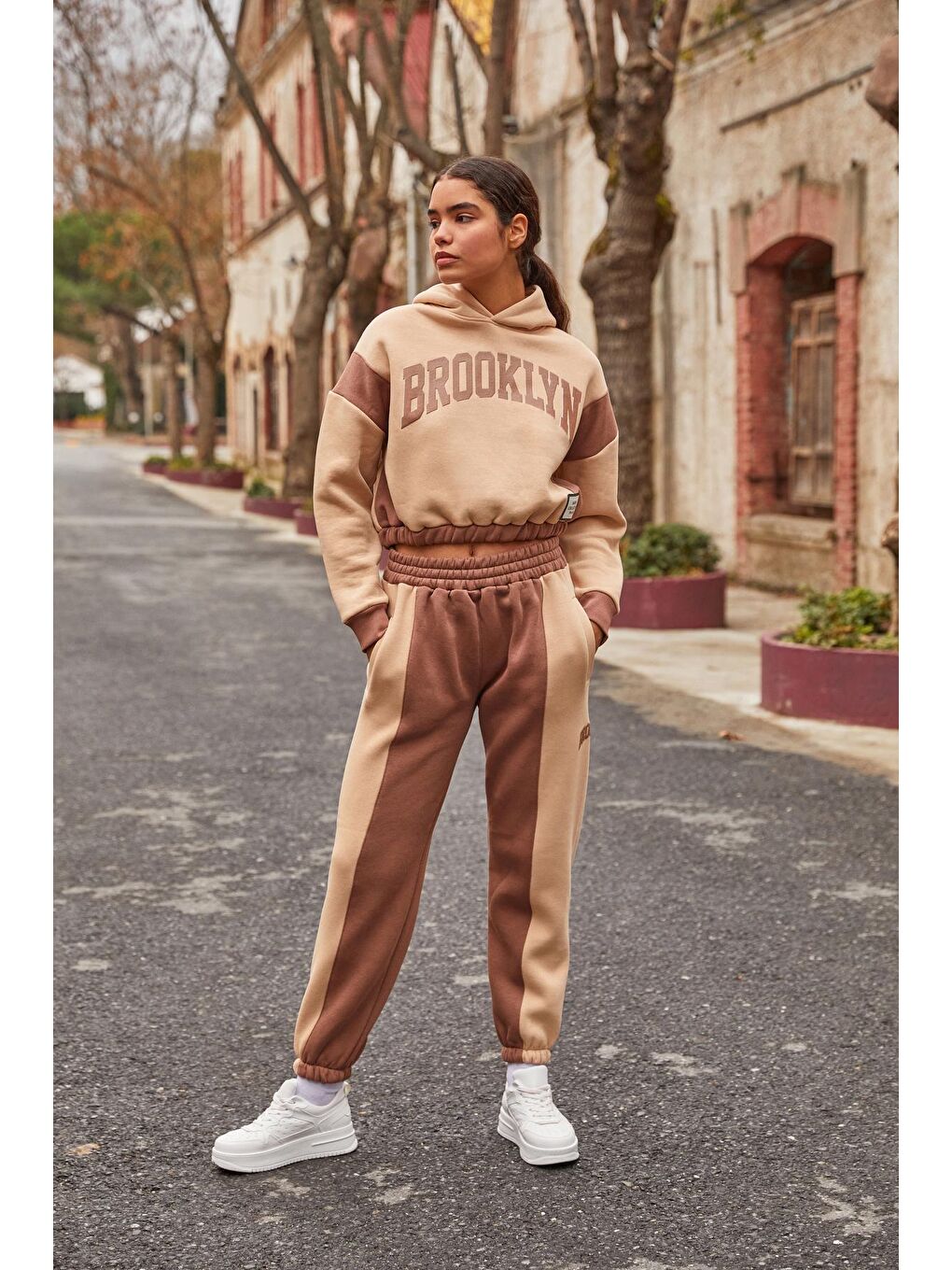 Bej Kadın Taş Kapüşonlu Baskı Detay Garnili Şardonlu Takım-1