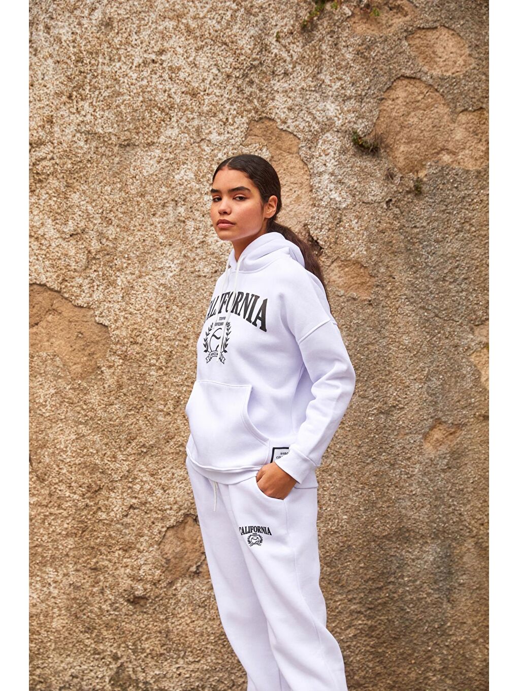 Kadın Beyaz Baskı Detay Kanguru Cepli Şardonlu Takım-1