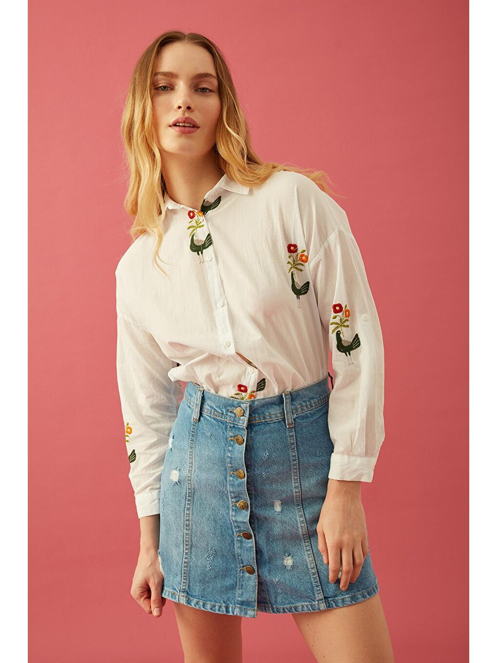 Ekru Çiçek Nakış Detaylı Gömlek