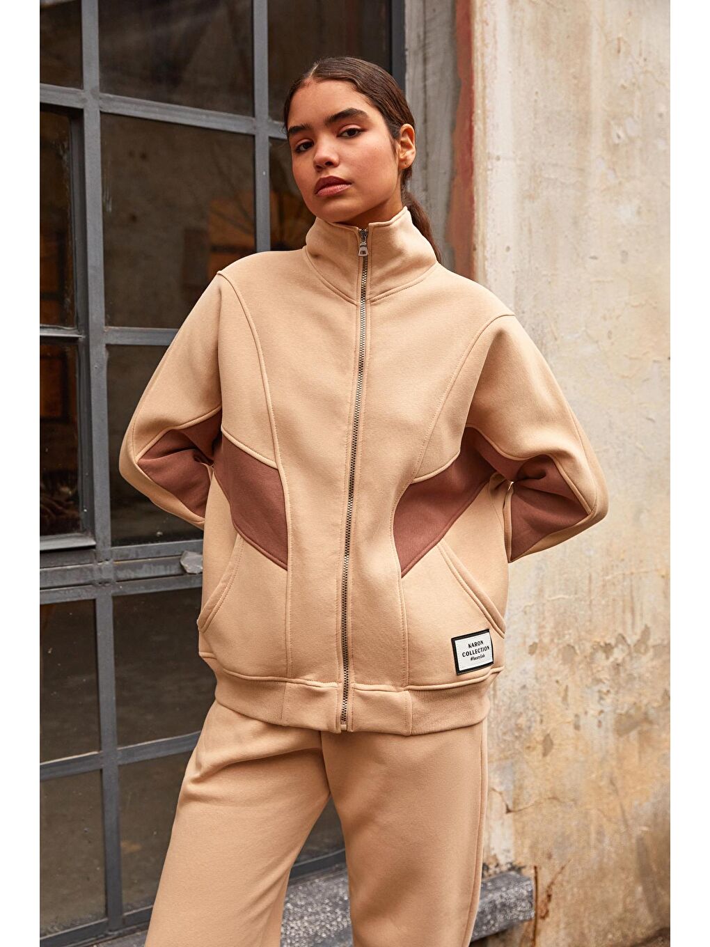 Bej Kadın Taş Garni Detay Fermuar Kapama Dik Yaka Şardonlu Takım-2