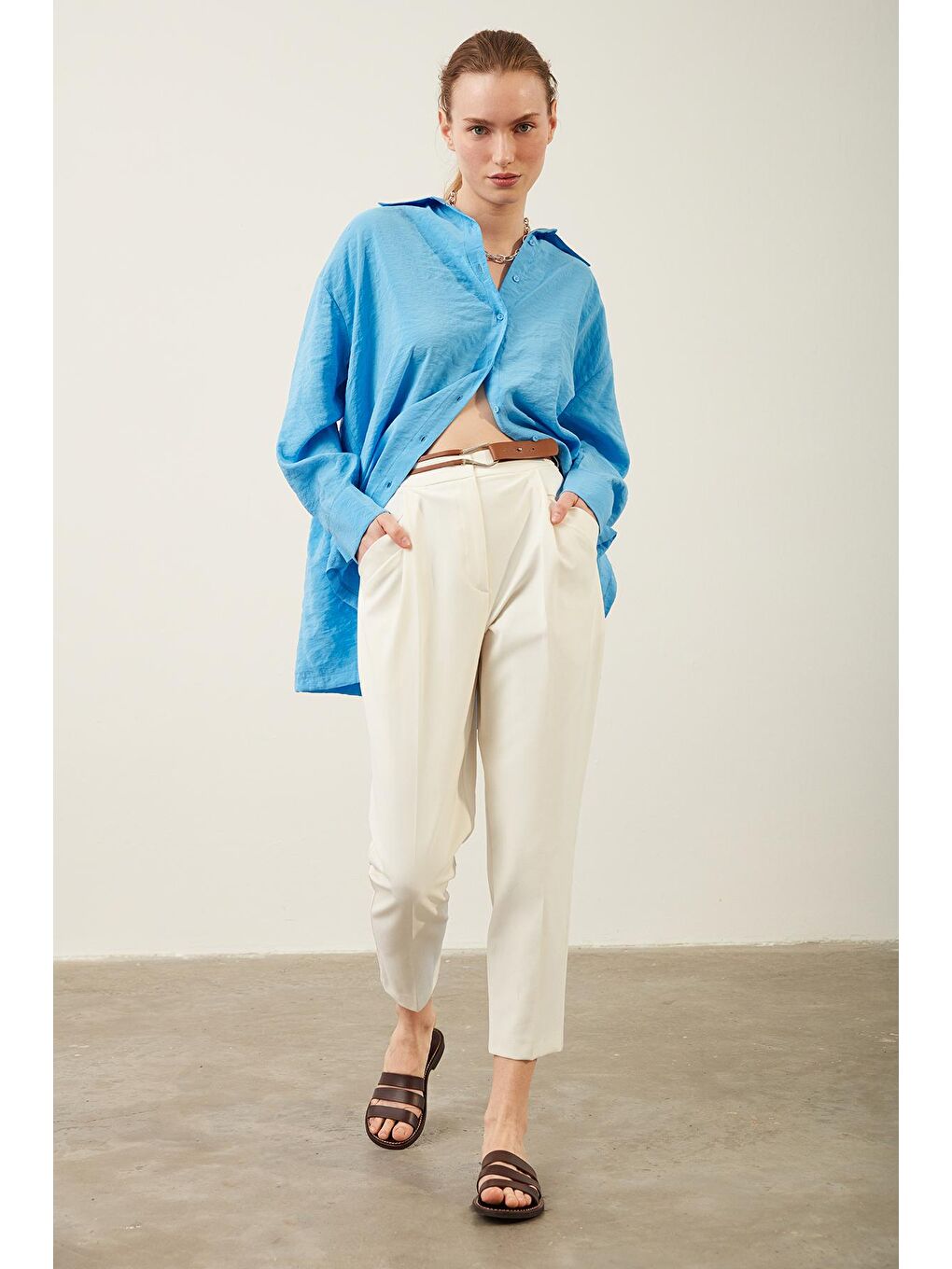 Deri Kemerli Dar Paça Ekru Pantolon-2