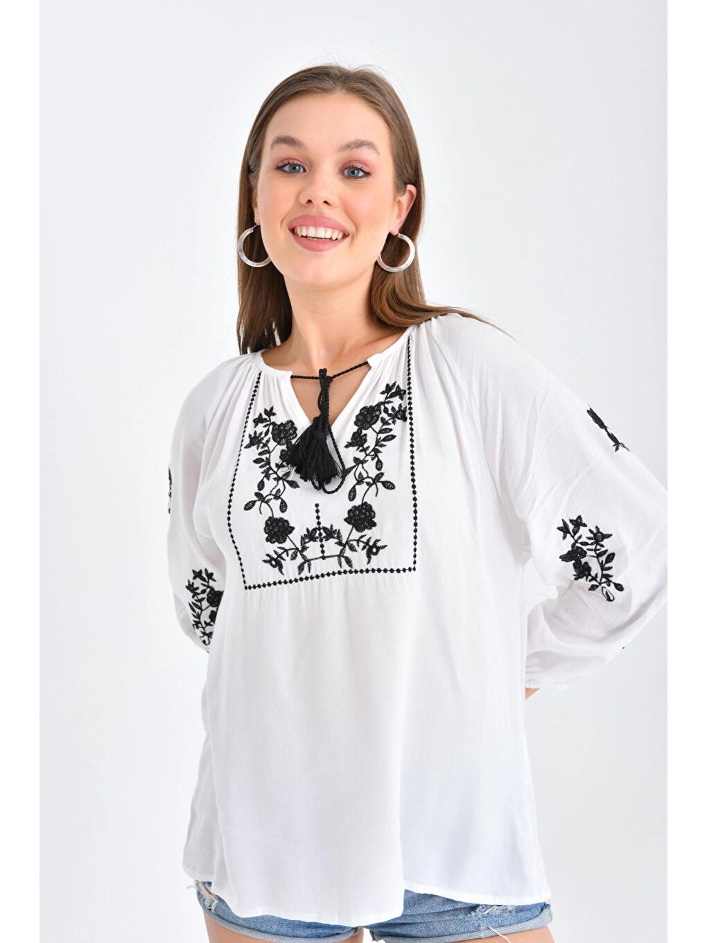 Ekru Uzun Kollu Nakışlı Bluz-1