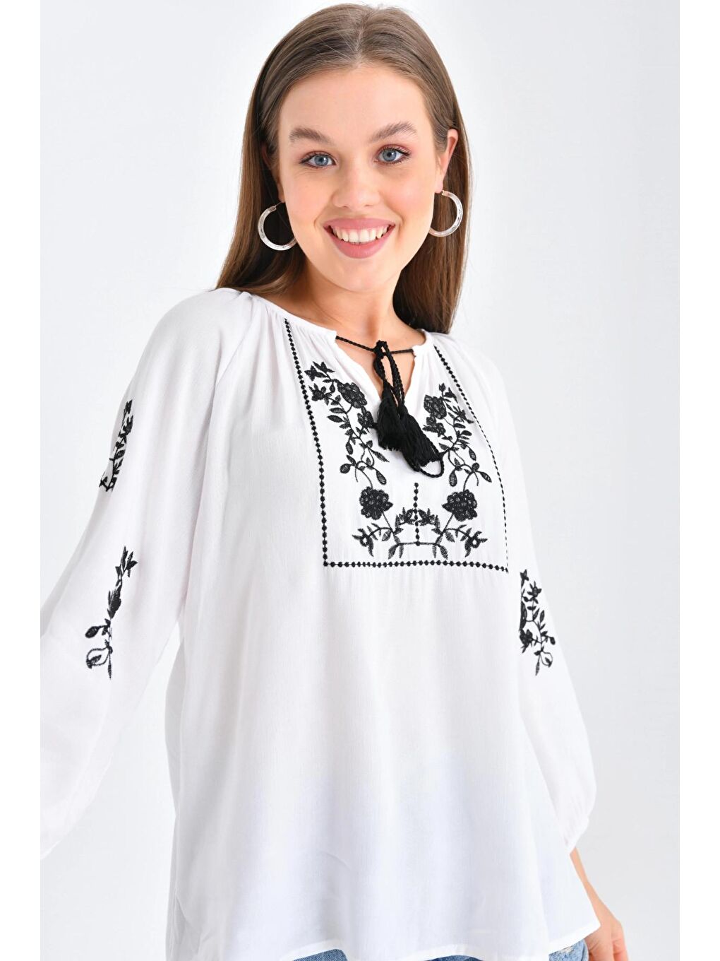 Ekru Uzun Kollu Nakışlı Bluz-2