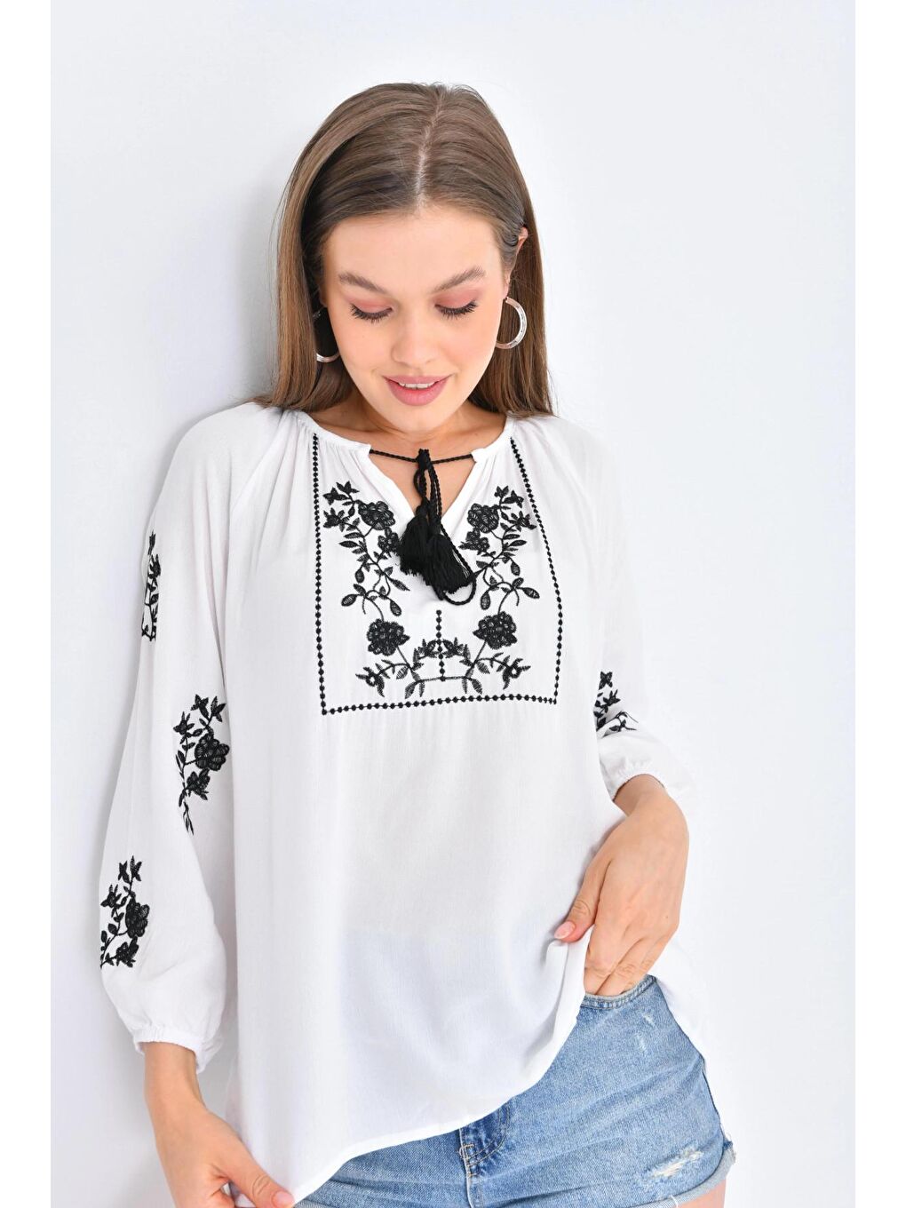 Ekru Uzun Kollu Nakışlı Bluz-4