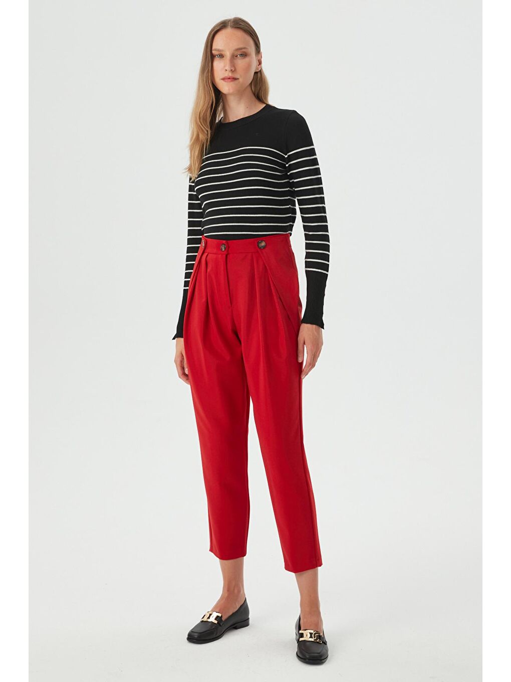 Kadın Kırmızı Beli Düğme Detaylı Pileli Kumaş Pantolon