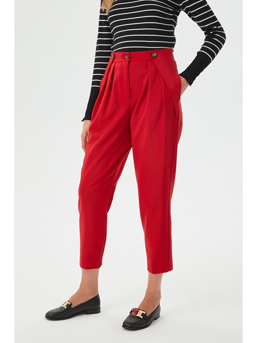 Kadın Kırmızı Beli Düğme Detaylı Pileli Kumaş Pantolon-1