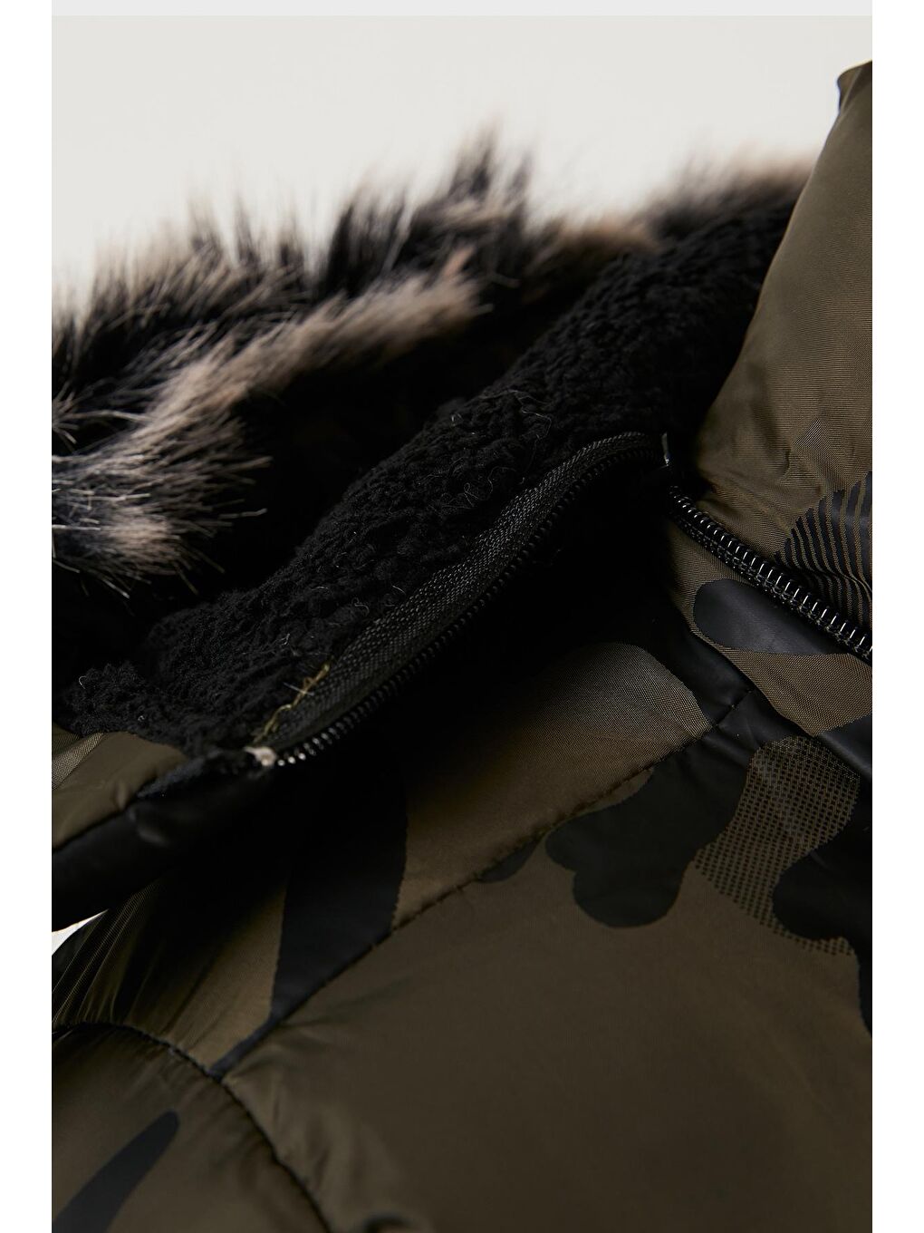 Haki Kamuflaj Desenli Peluş Astarlı Çıkarılabilir Kapüşonlu Cepli Kışlık Mont 5760071-6