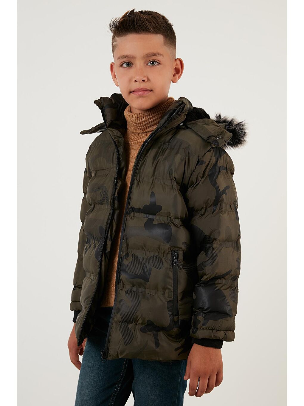 Haki Kamuflaj Desenli Peluş Astarlı Çıkarılabilir Kapüşonlu Cepli Kışlık Mont 5760071-8