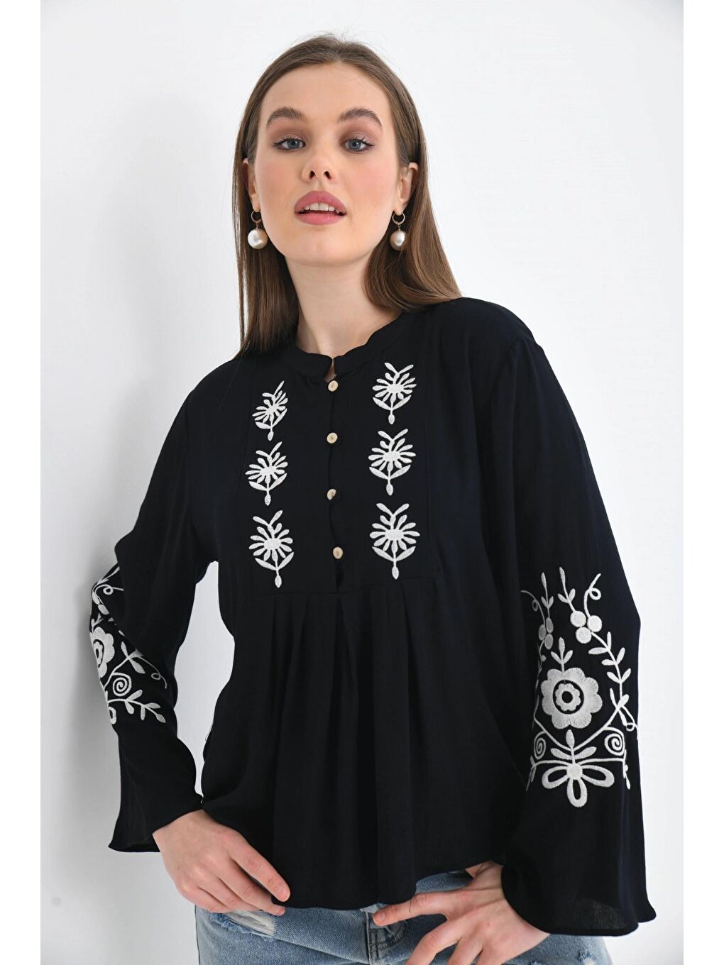 Siyah Uzun Kollu Nakışlı Bluz