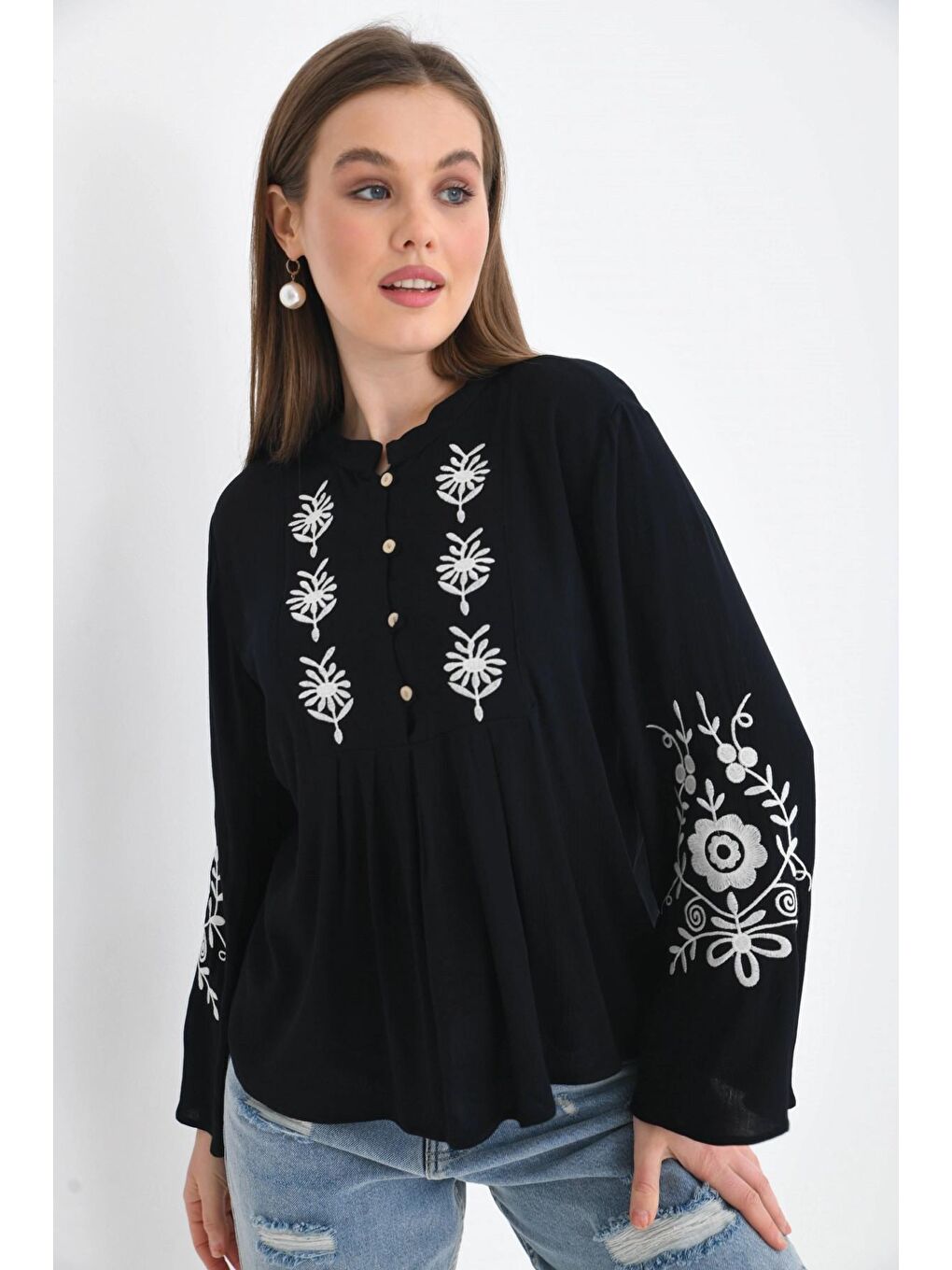 Siyah Uzun Kollu Nakışlı Bluz-2