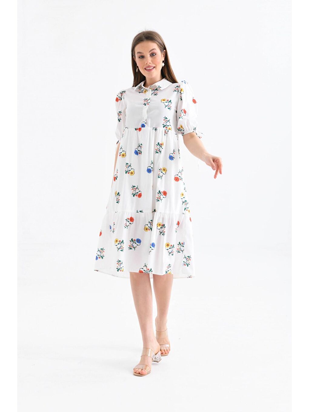 Ekru Desenli Düğme Detaylı Volanlı Kısa Kol Elbise